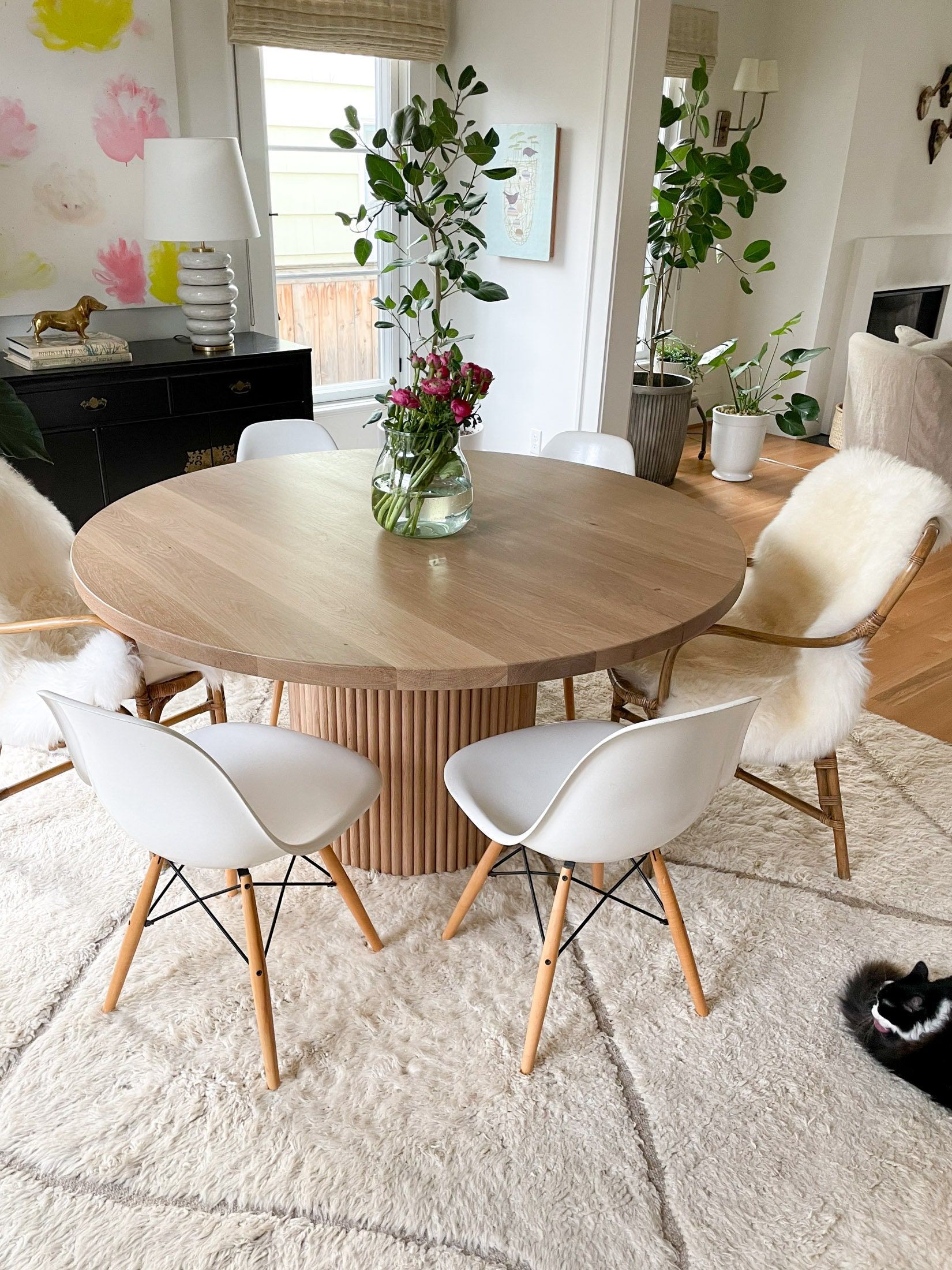 Round Pedestal Dining Table for Family Dining Style