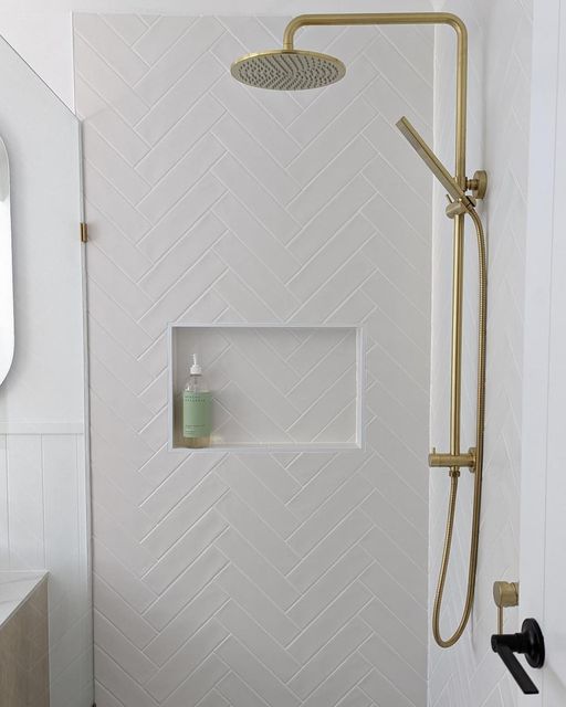 Minimalist Look White Bathroom Tiles