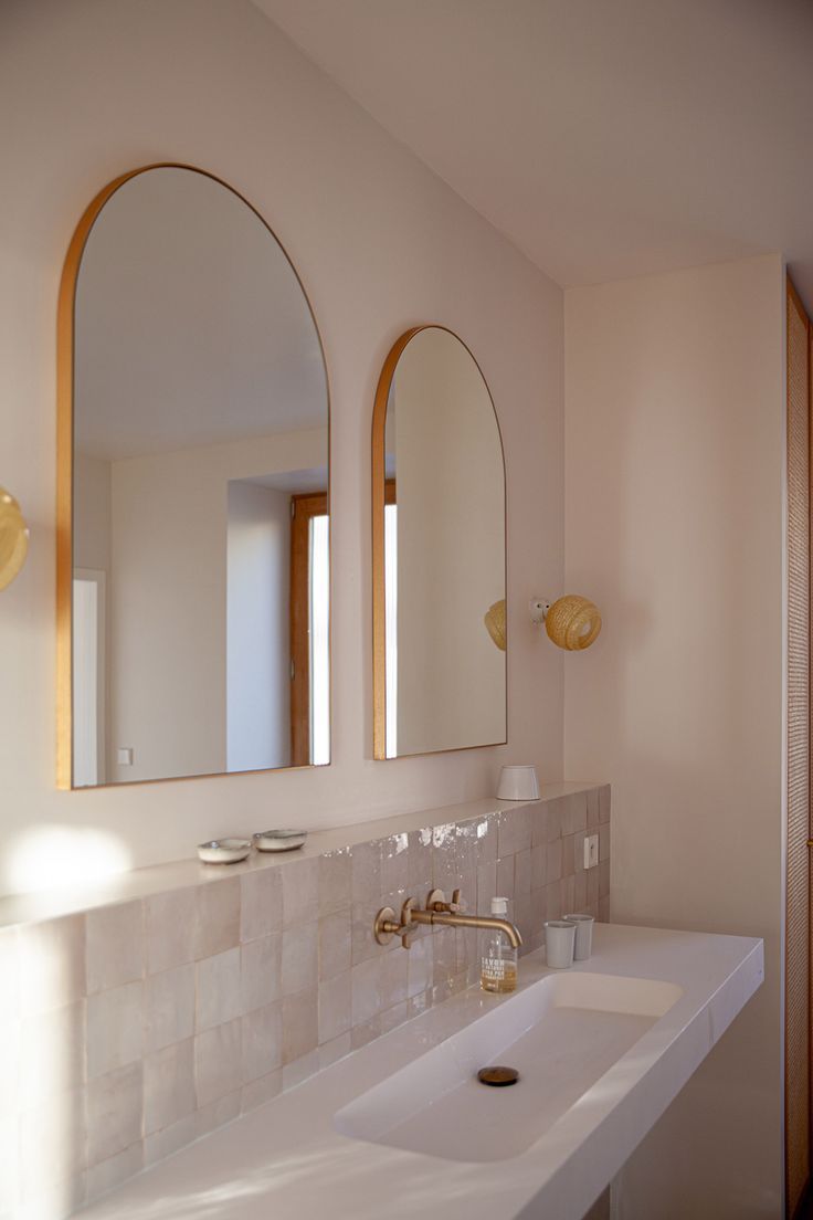 Types Of Bathroom Mirrors