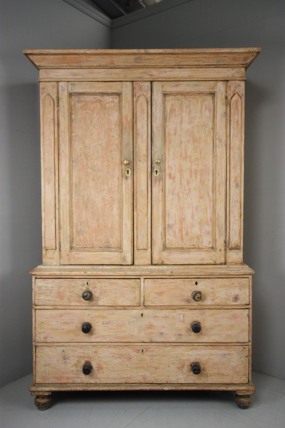 Pine Wardrobe – Light Weight and  Practical