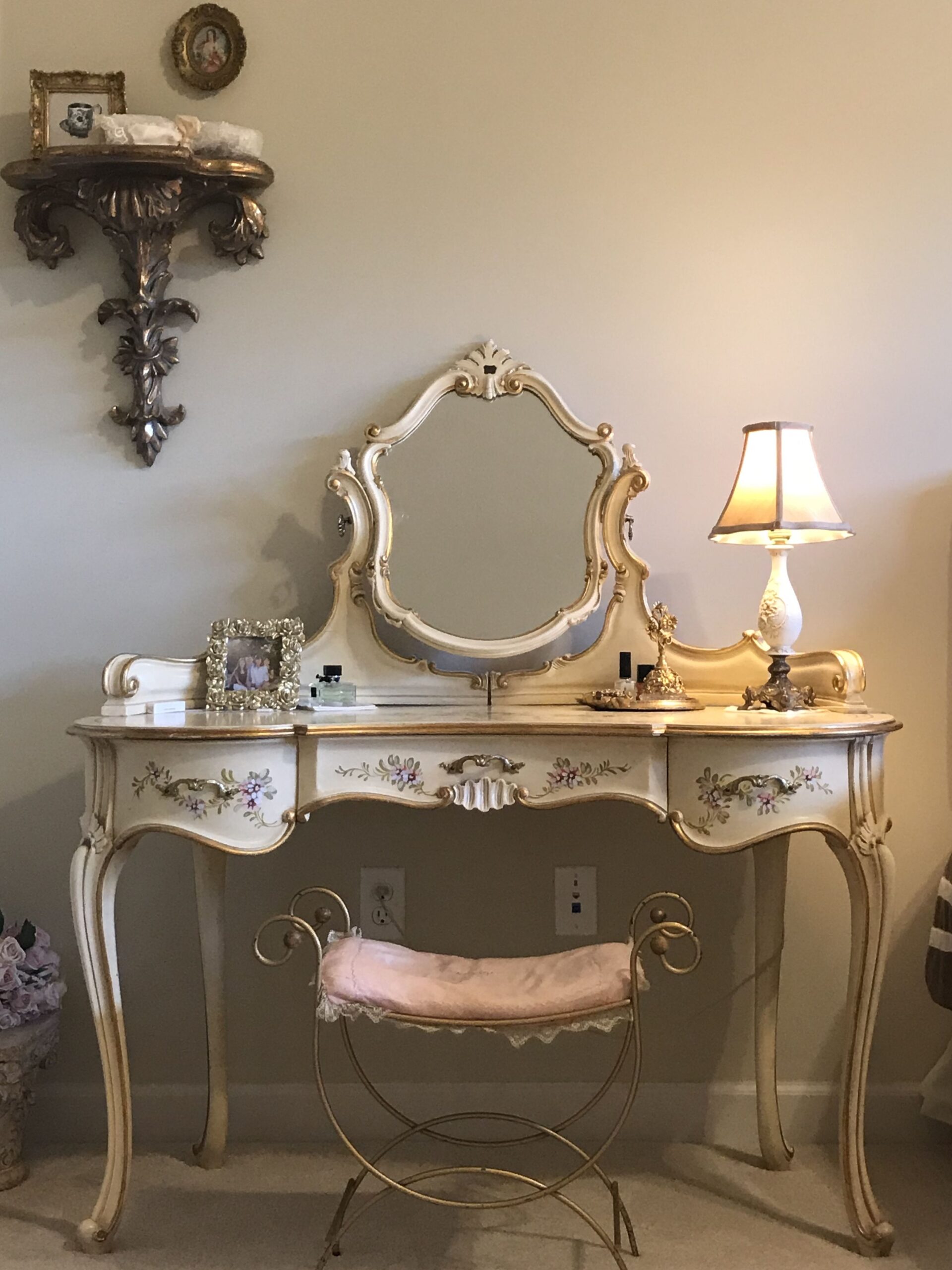 Antique Bedroom Vanity