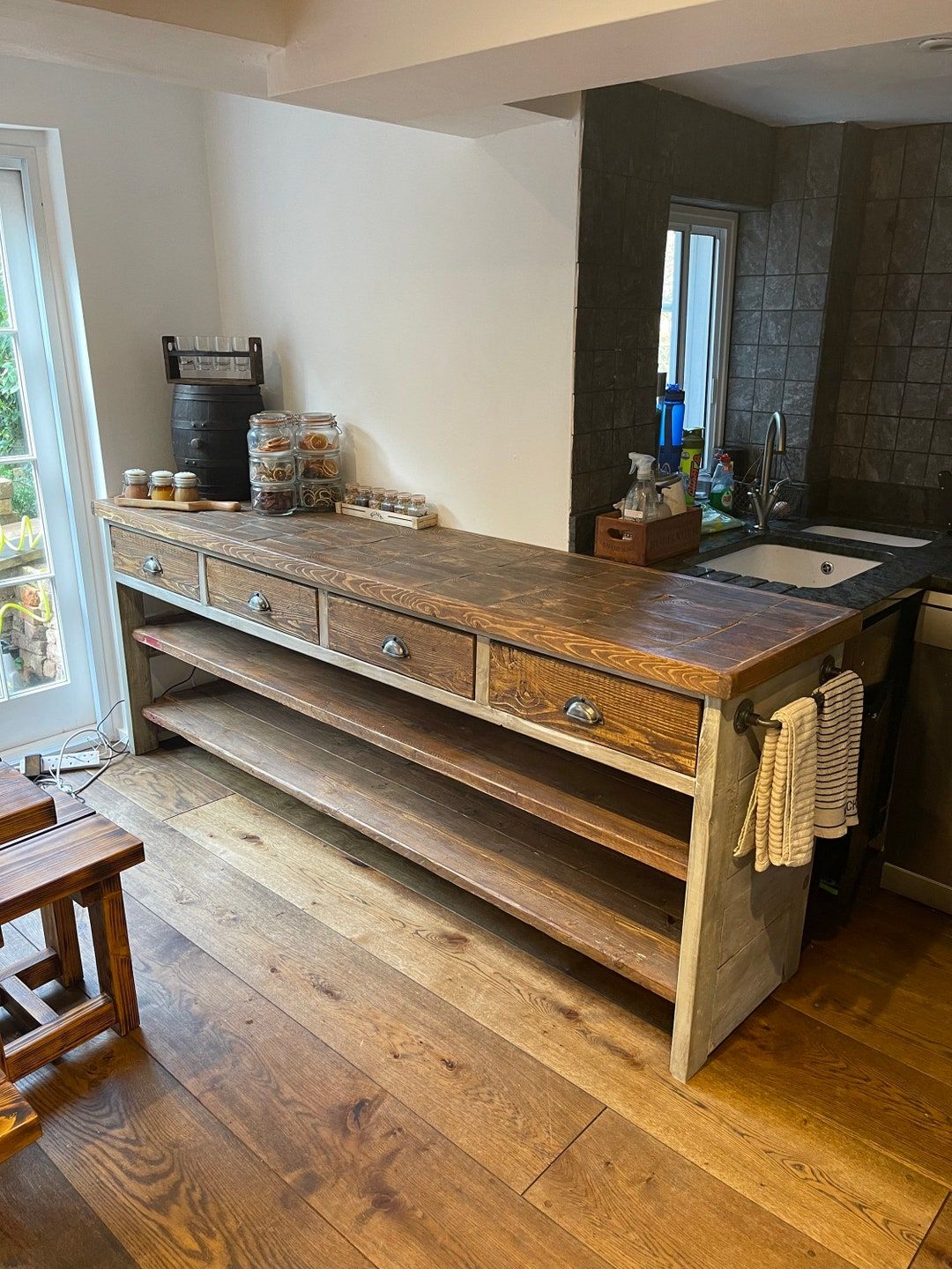 Large Kitchen Islands With Seating And Storage: Why They Are So Functional?