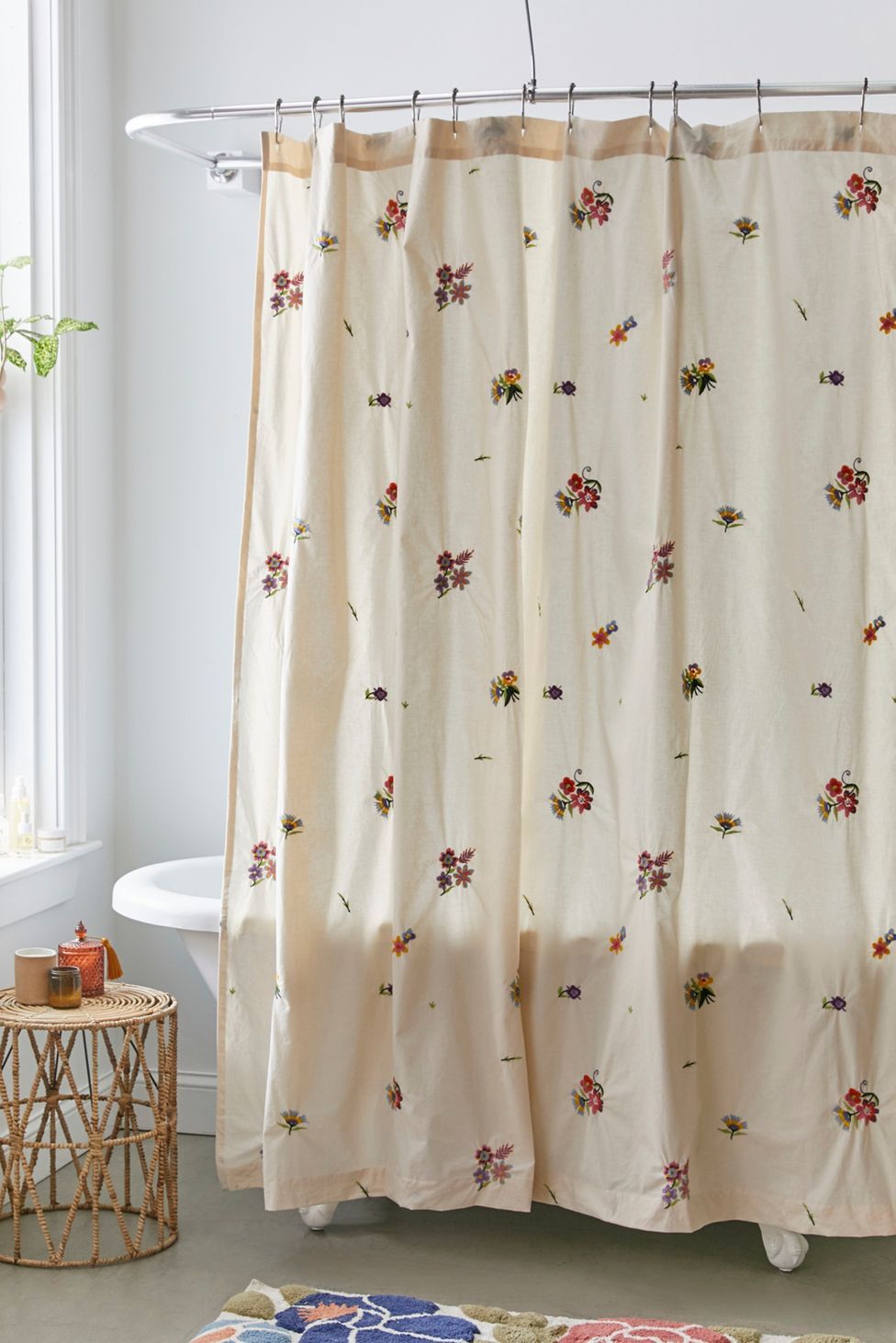 Shower Curtain Can Add Texture and  Comfort to Your Bathroom