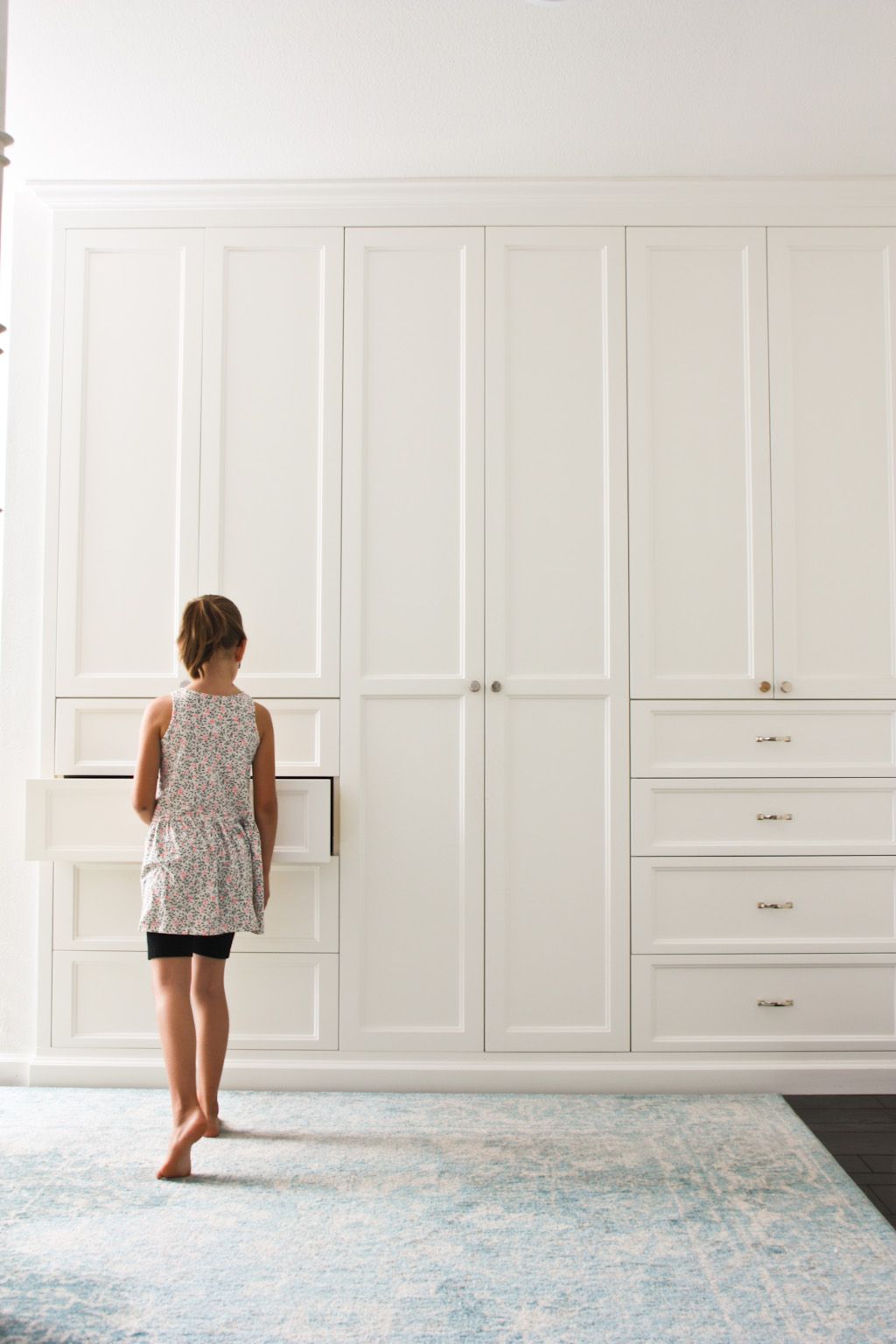 How to Choose a Wardrobe Closet for Your  Room