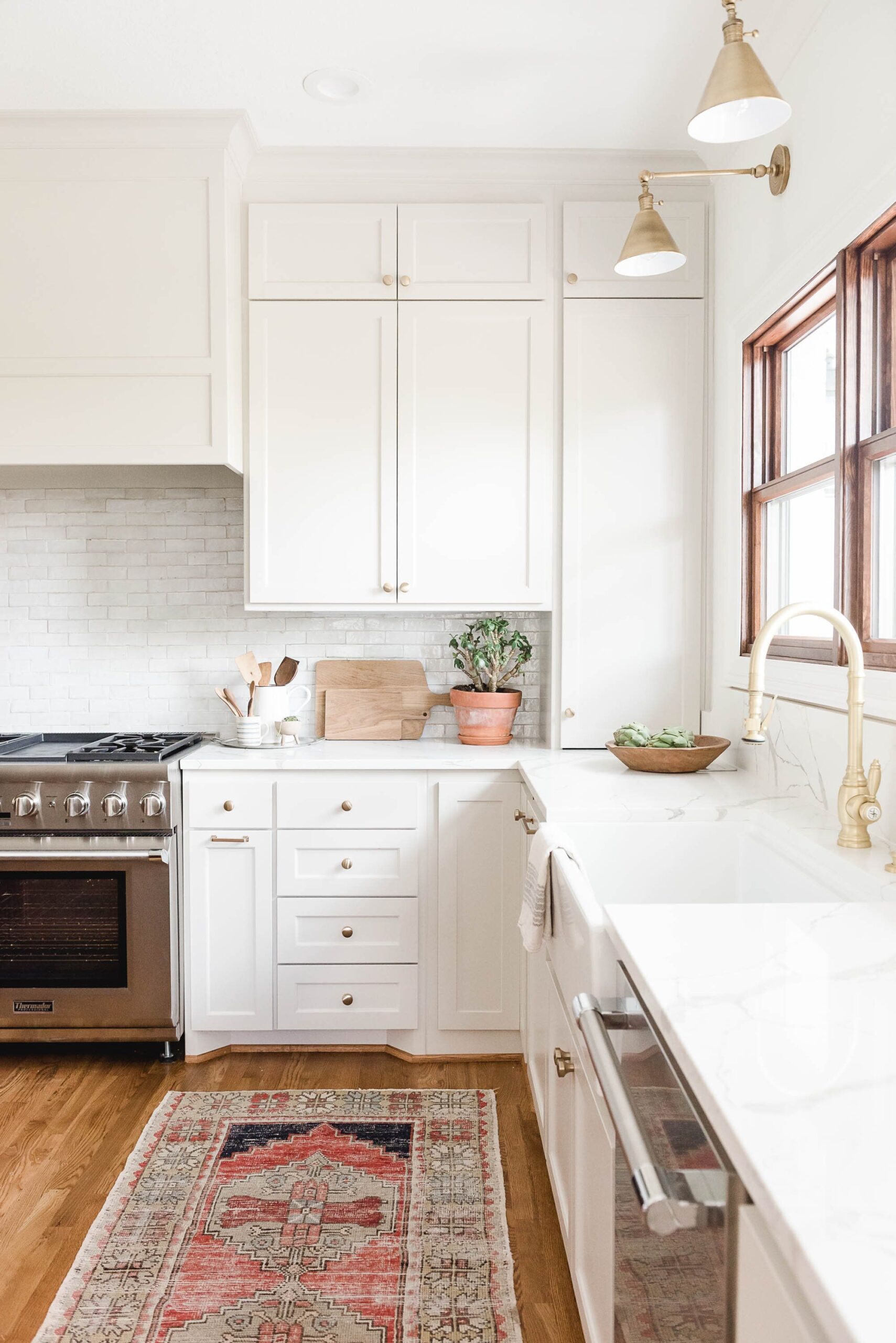 White Kitchen Cabinets: The Best Storage Option For Your Kitchen