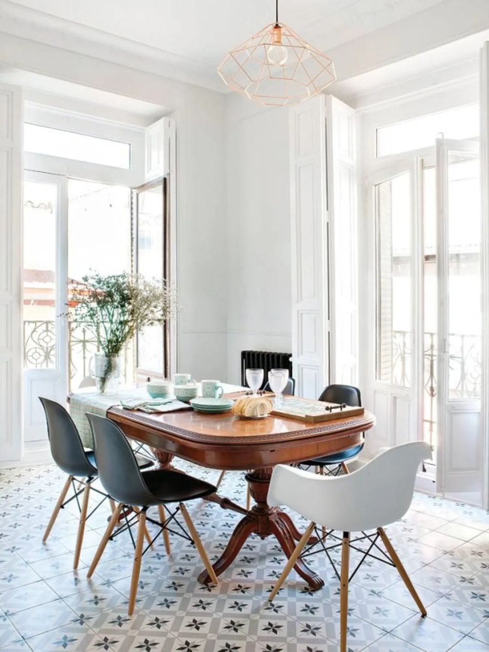 Antique Dining Room Table with Pull out Leaves