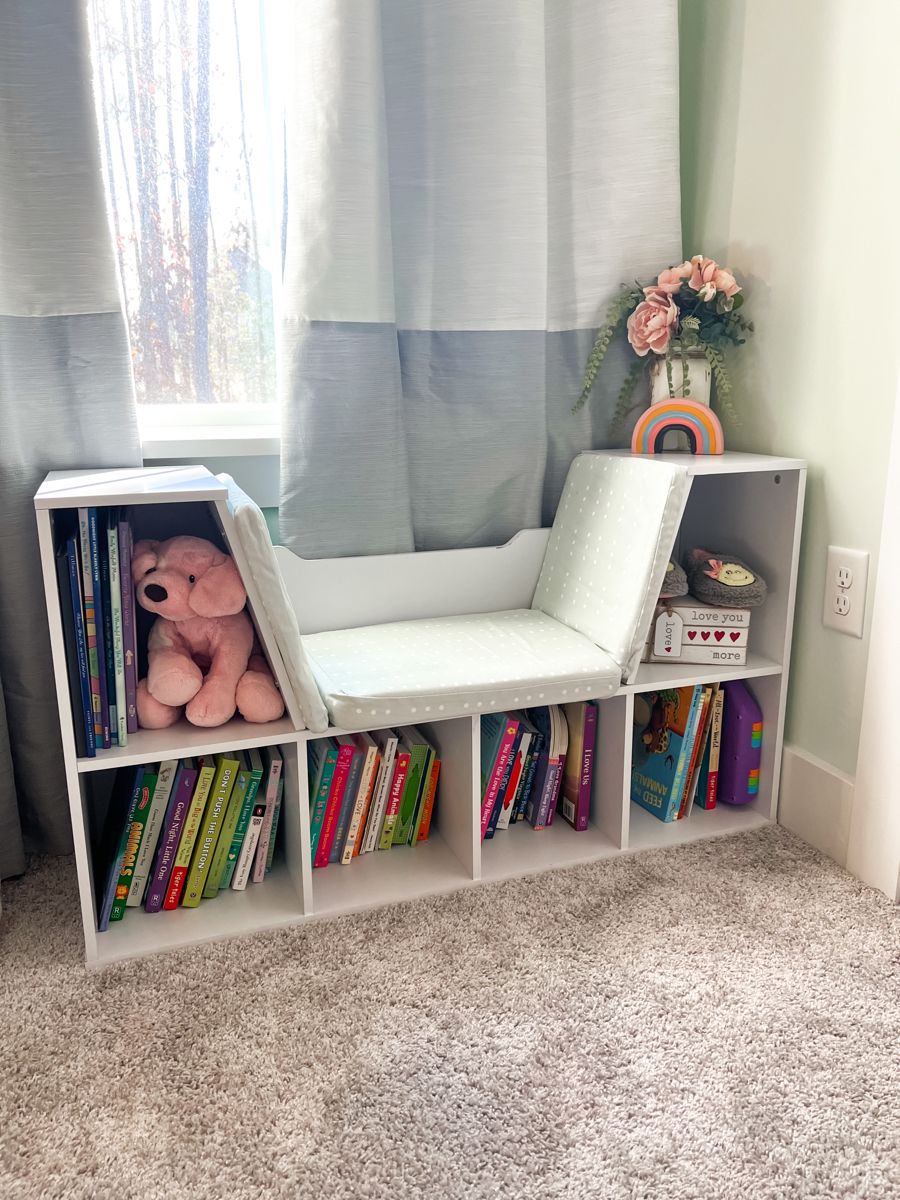 Kids Bookshelf for Easy Book Handling