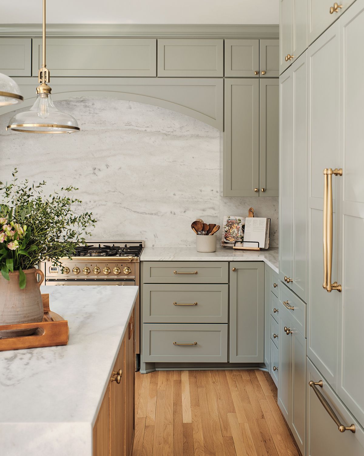 Kitchen Colours Make the Room Inviting  and Adorable