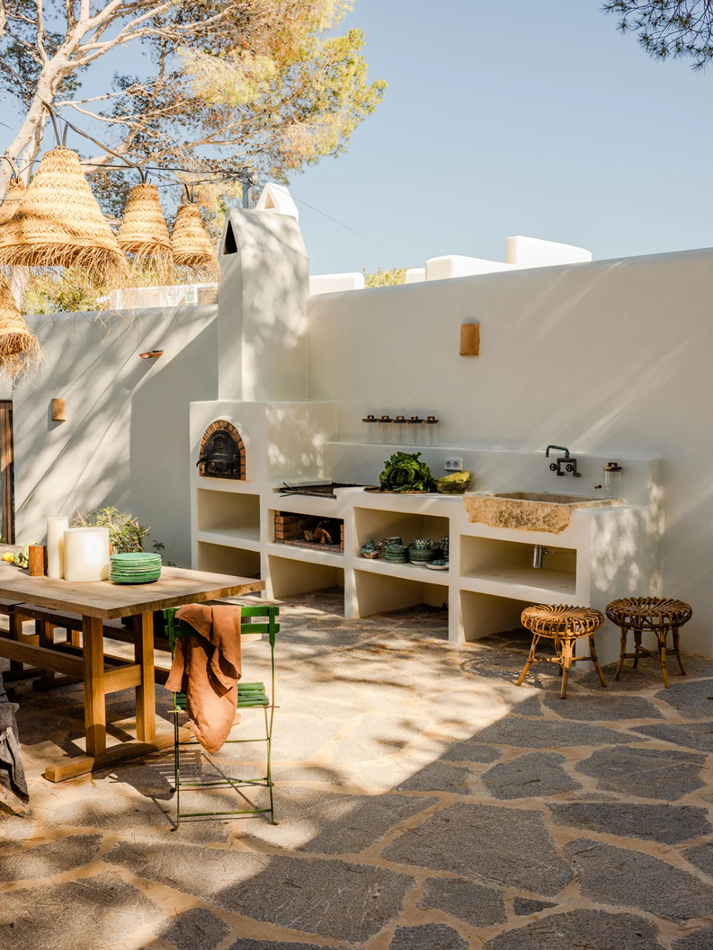 Outdoor Kitchen : a world outside