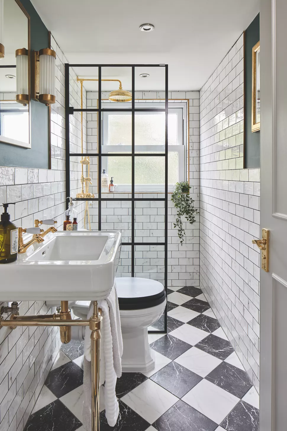 Decorate a part of your home with small bathrooms