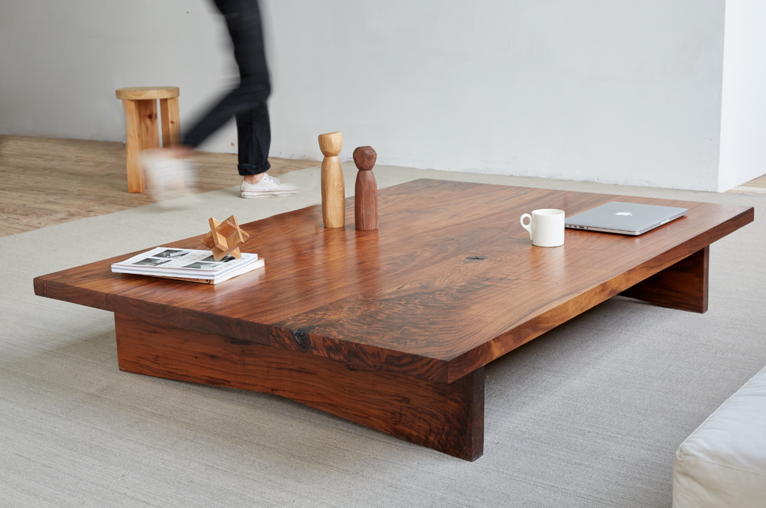 Why to choose walnut coffee tables for your rooms