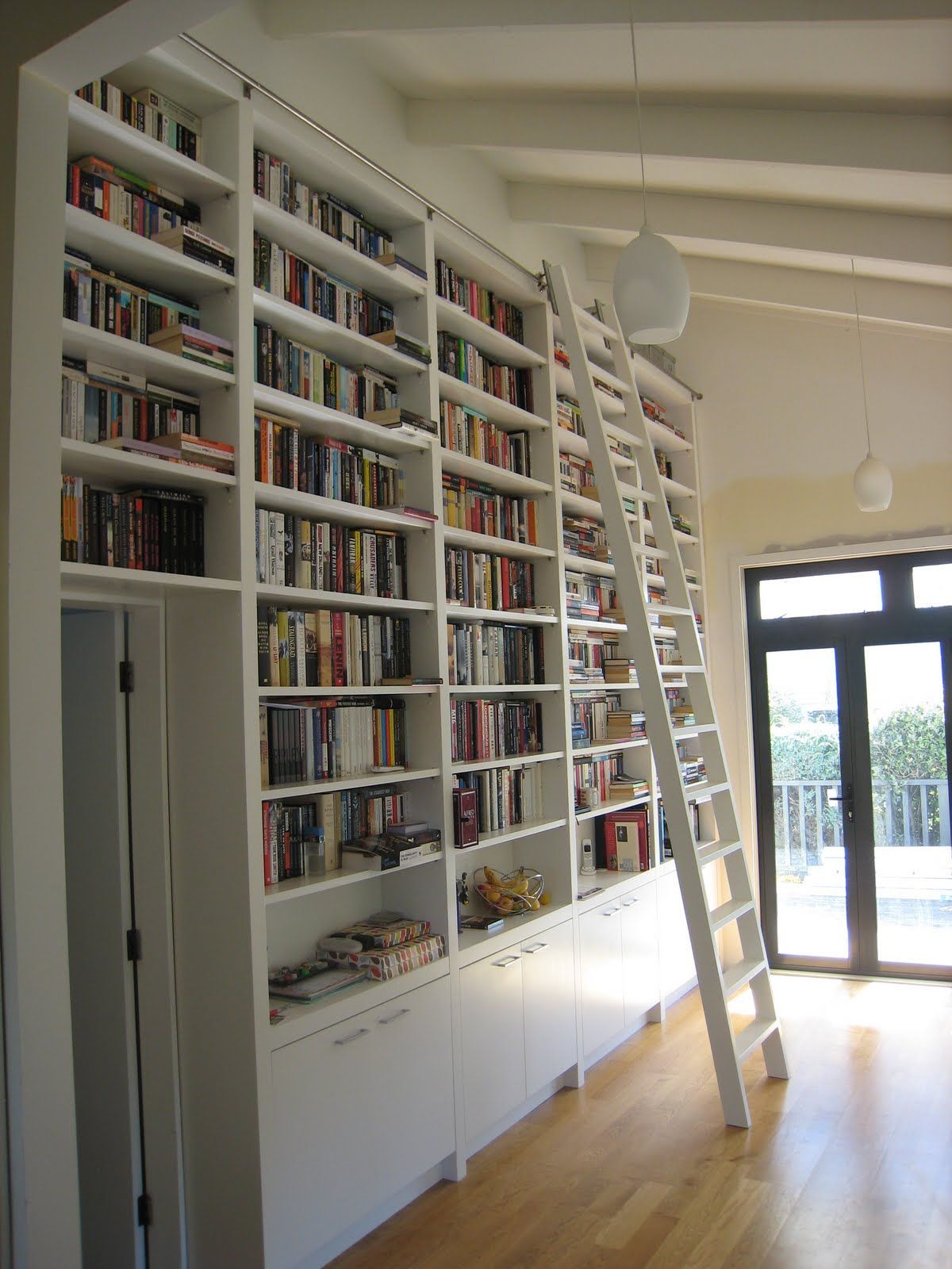 White bookshelves for your house