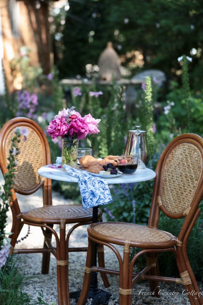 Bistro Table Set – An Elegant Choice for  Little Spaces