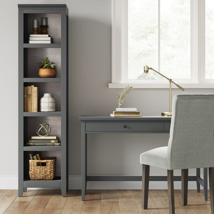 Maximizing Vertical Space: The Benefits
of a Narrow Bookcase