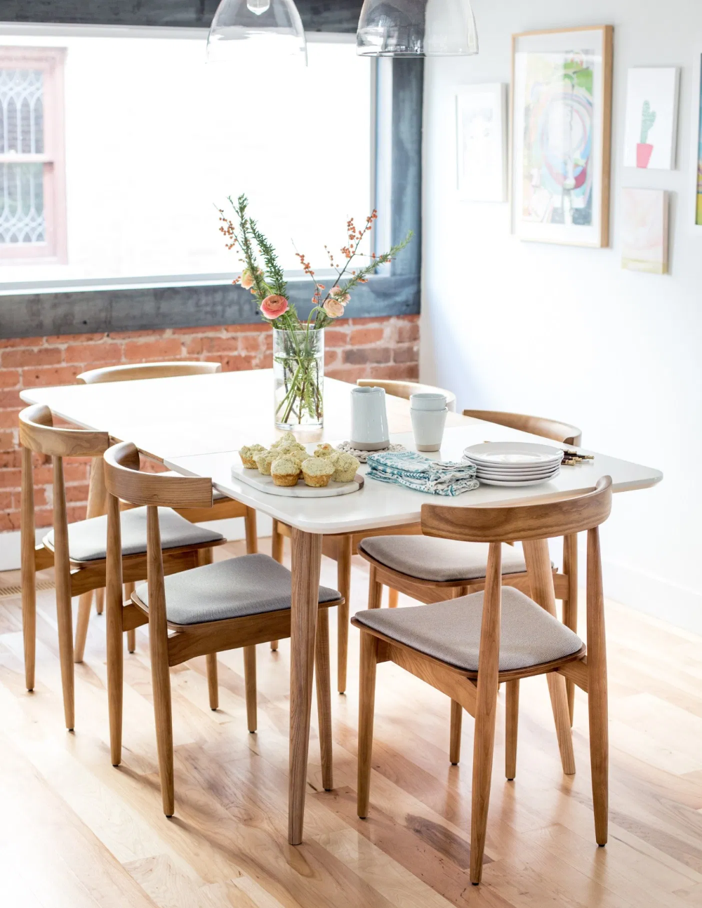 A White Dining Table Matches any Theme in  Your Dining Room