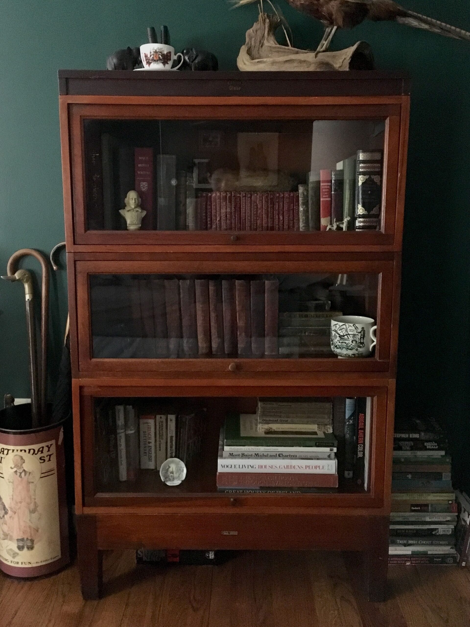 Having an antique barrister bookcase