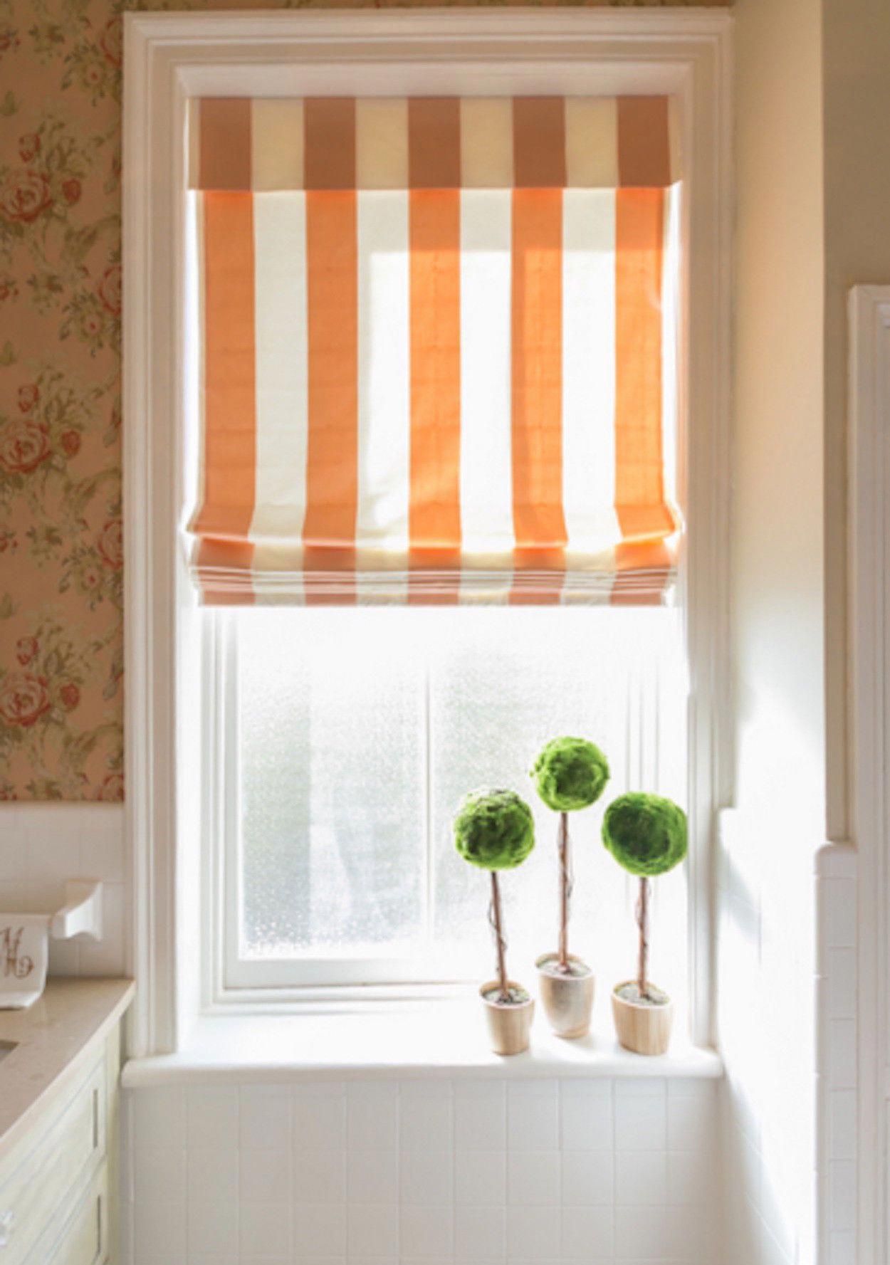 Trendy and Functional Bathroom Window
Curtain Ideas