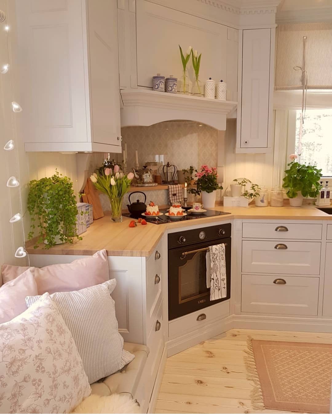 Cozy Farmhouse Kitchen Lighting