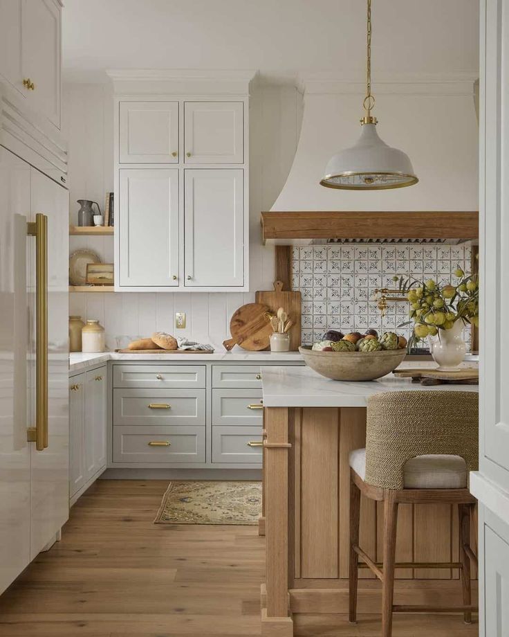 Modern Kitchen Drawers a Breeze for Work and Organization