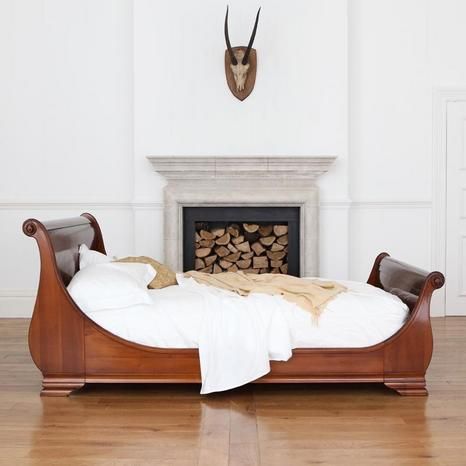 Sleigh Bed for an Interesting Bedroom  Setting