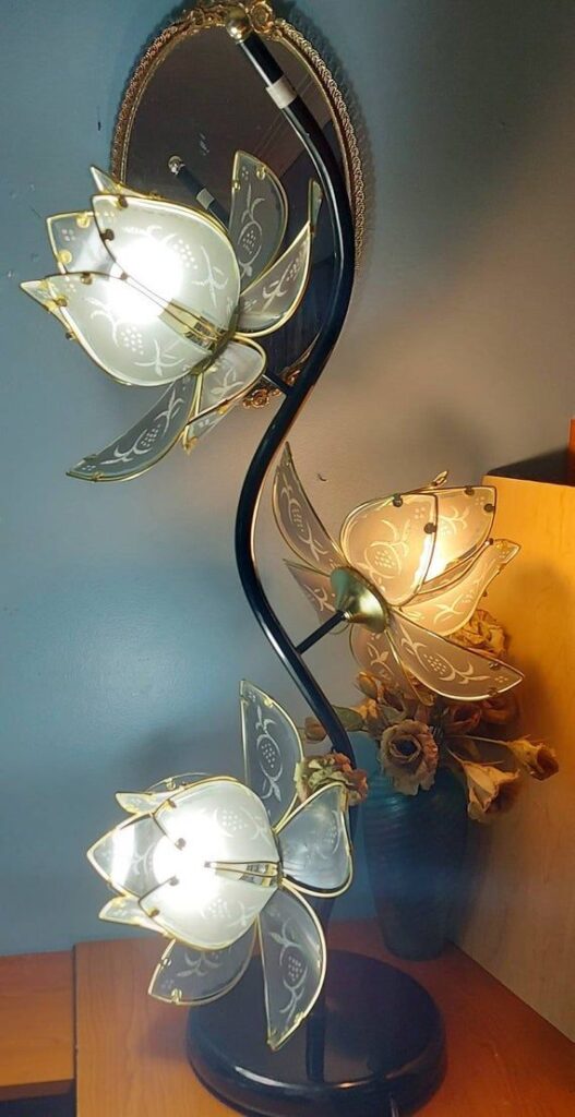 1700517844_vintage-floor-lamps.jpg