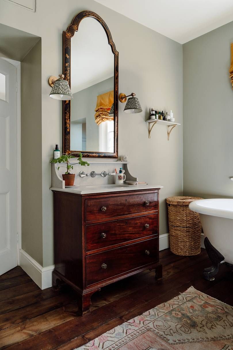 Antique Bathroom Vanity for Classical  Bathroom Setting