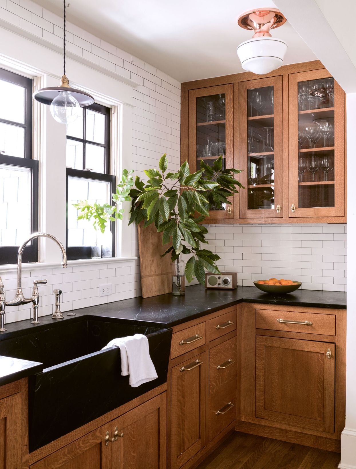 Oak Kitchen Cabinets Reflect Class and  Quality