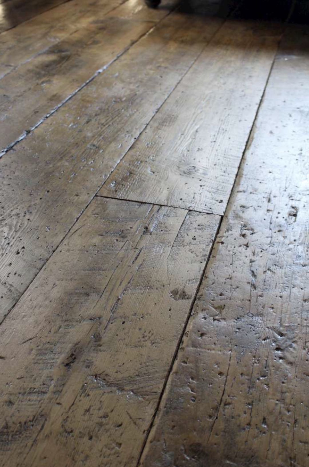 The Beauty of Reclaimed Wood Floors: Enhancing Your Home’s Aesthetic