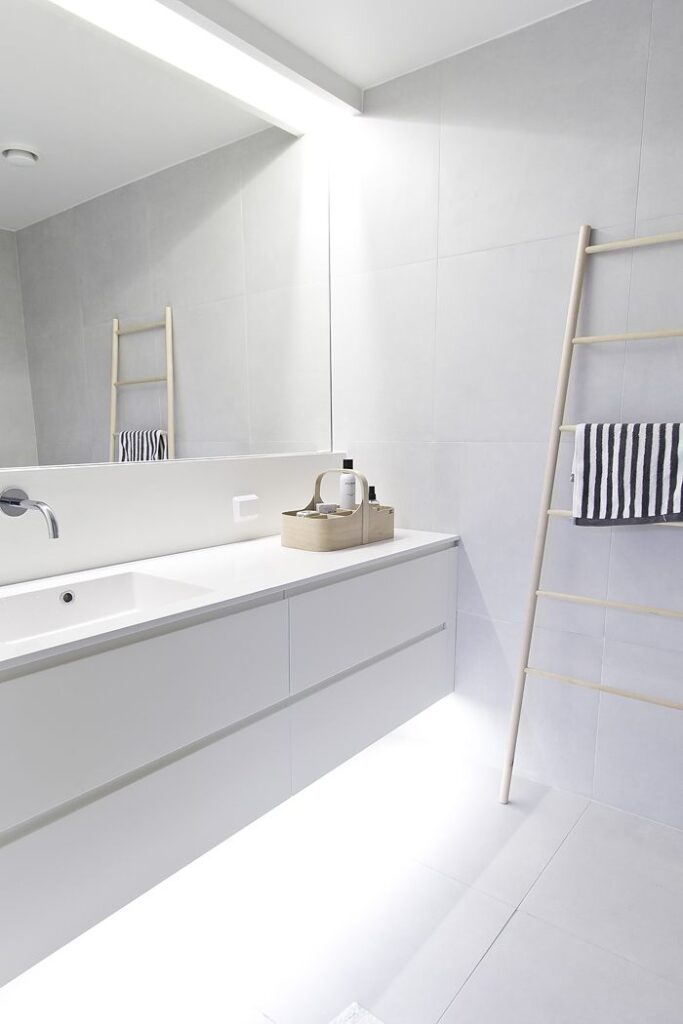 1700526250_White-Bathroom-Cabinet.jpg