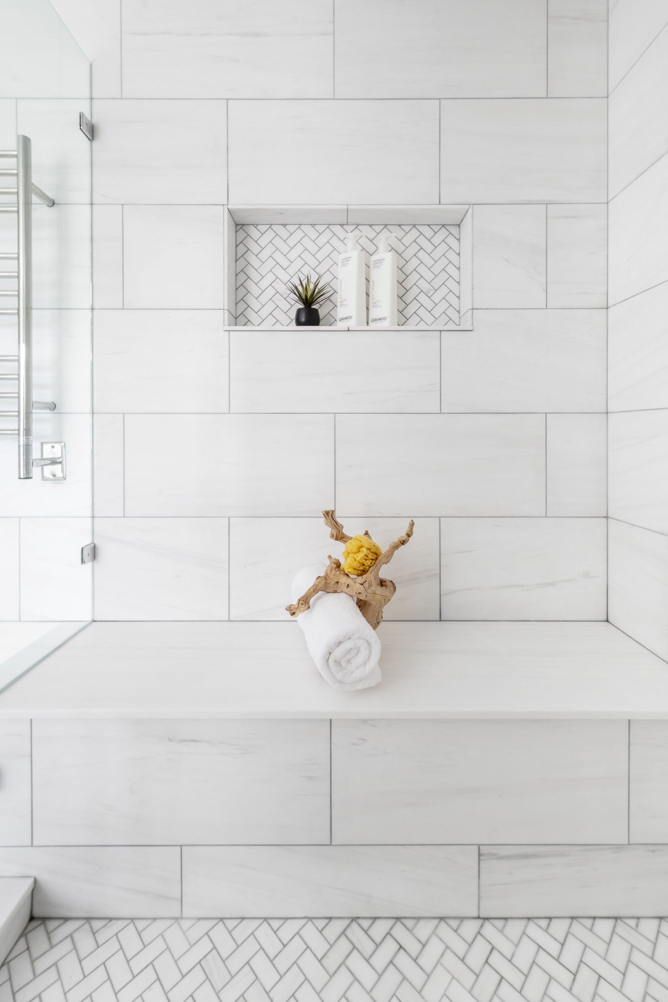 Minimalist Look White Bathroom Tiles