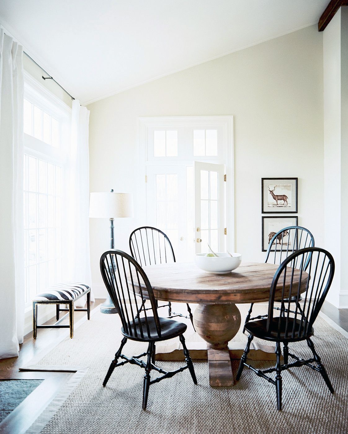 Windsor Chairs for Reviving the Vintage  Aura of Your Home