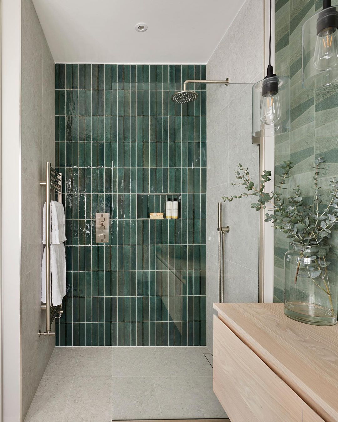 The Ultimate Guide to Selecting and
Installing Bathroom Shower Tile