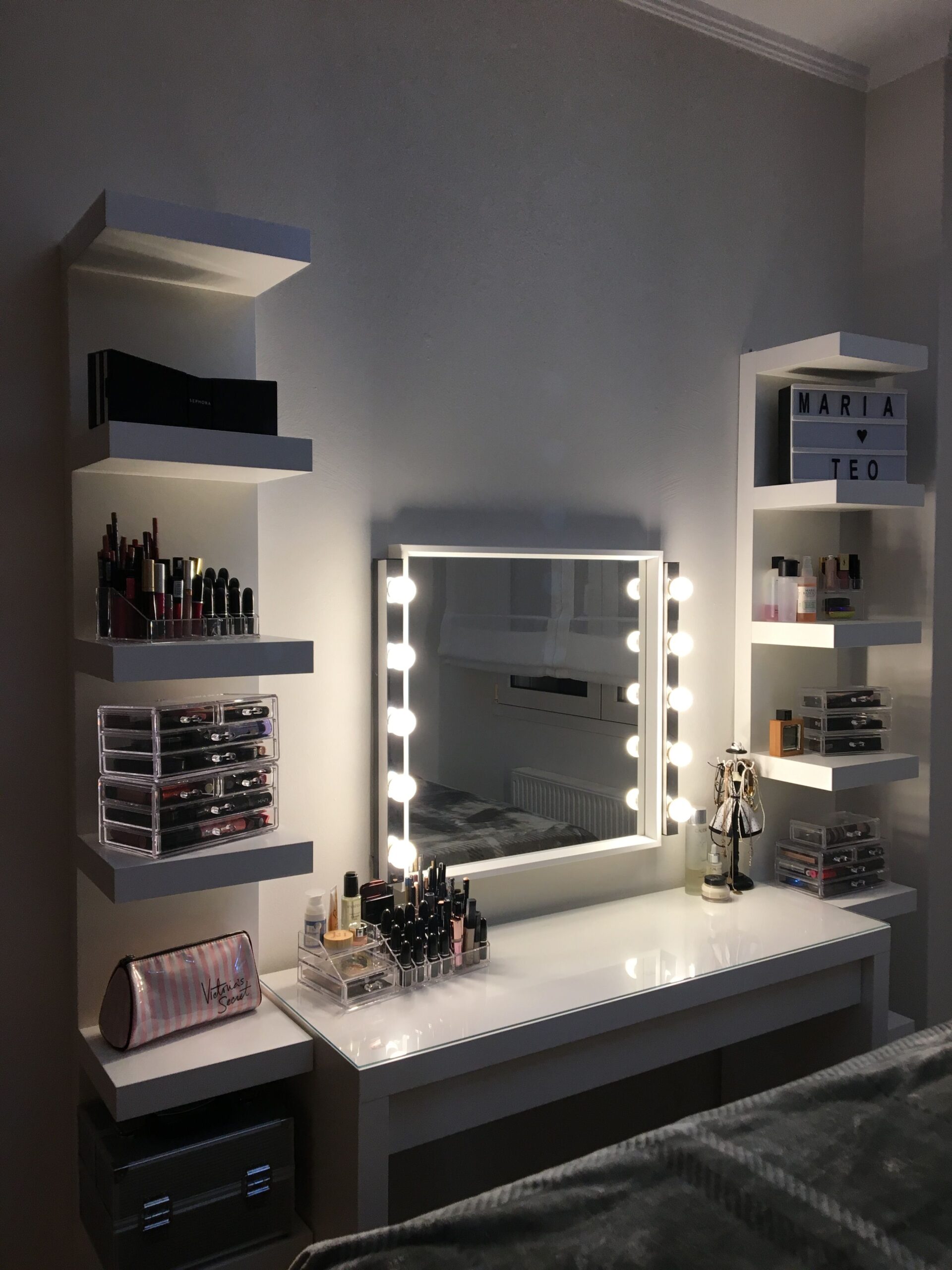 Bedroom Vanity With Lights