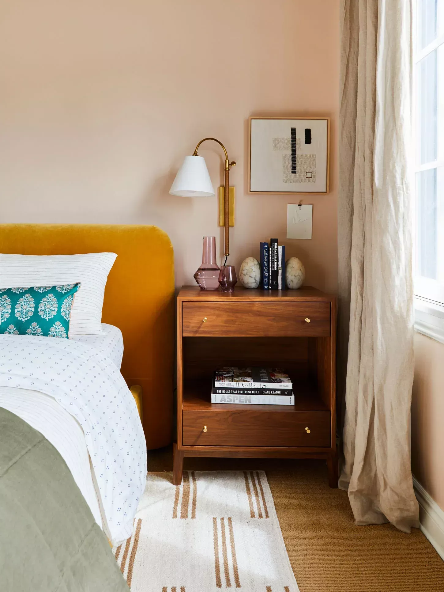 Factors To Consider While Buying A Bedside Table