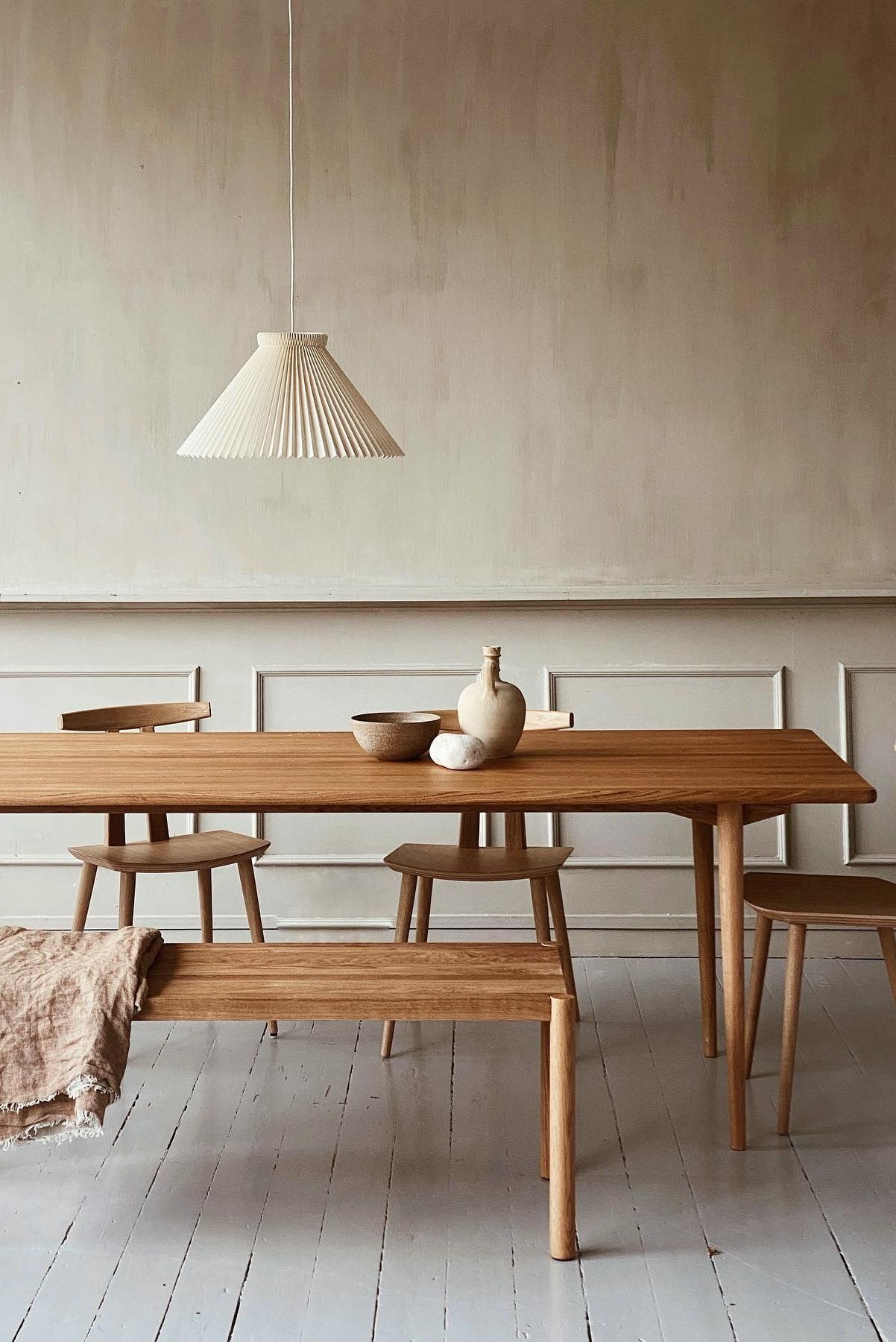 A Complete Guide to Choosing the Perfect
Dining Room Table and Chairs