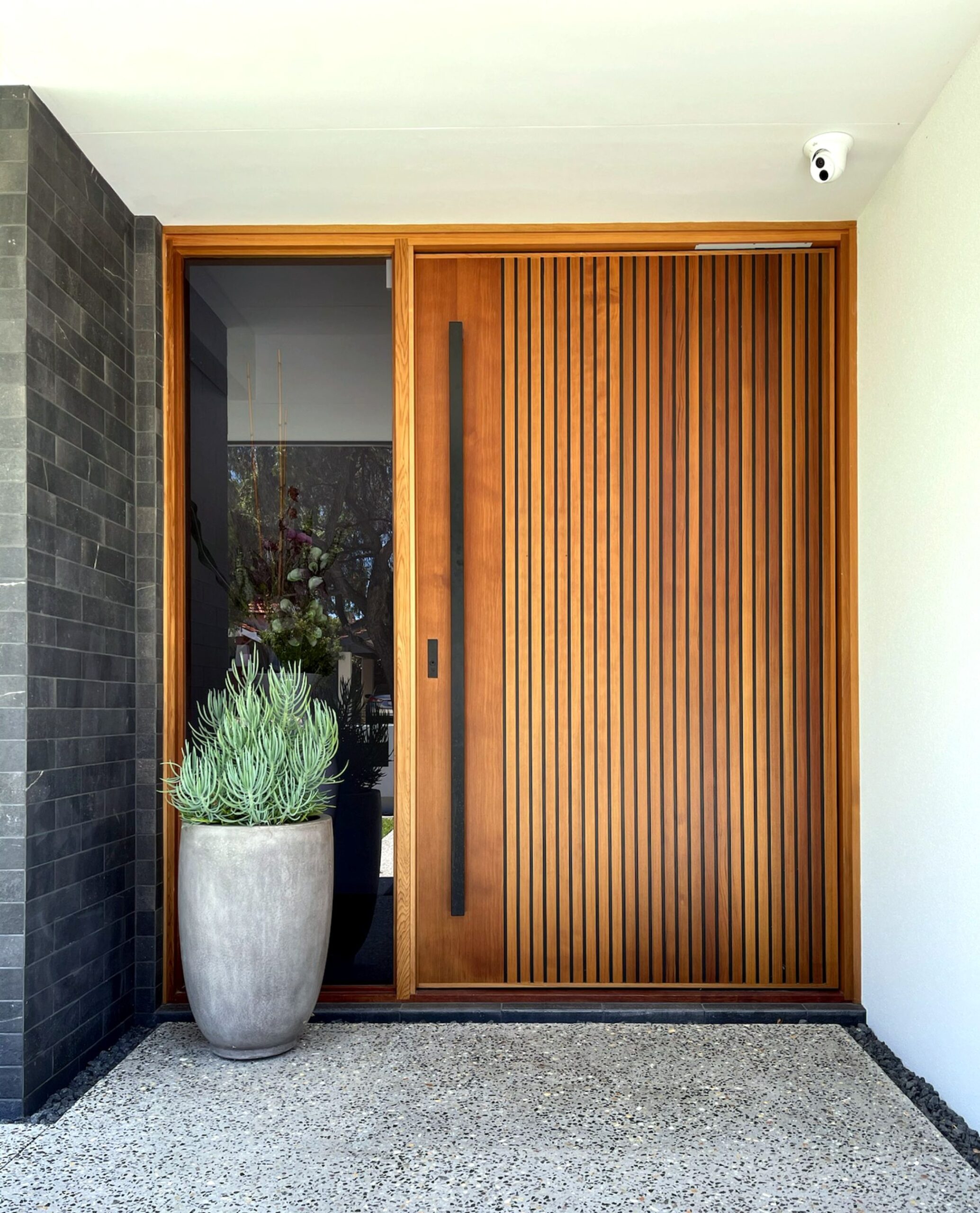 A Guide to Choosing the Right Entry Door
for Your Home