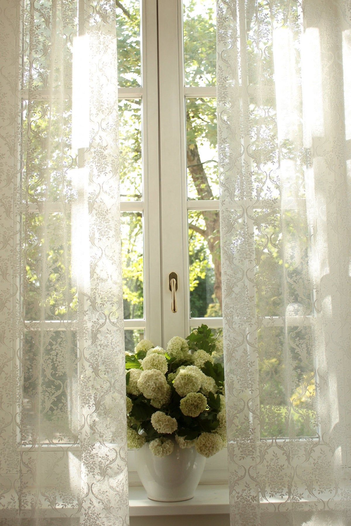 Exquisite Lace Curtains for Your Vintage Home Interior