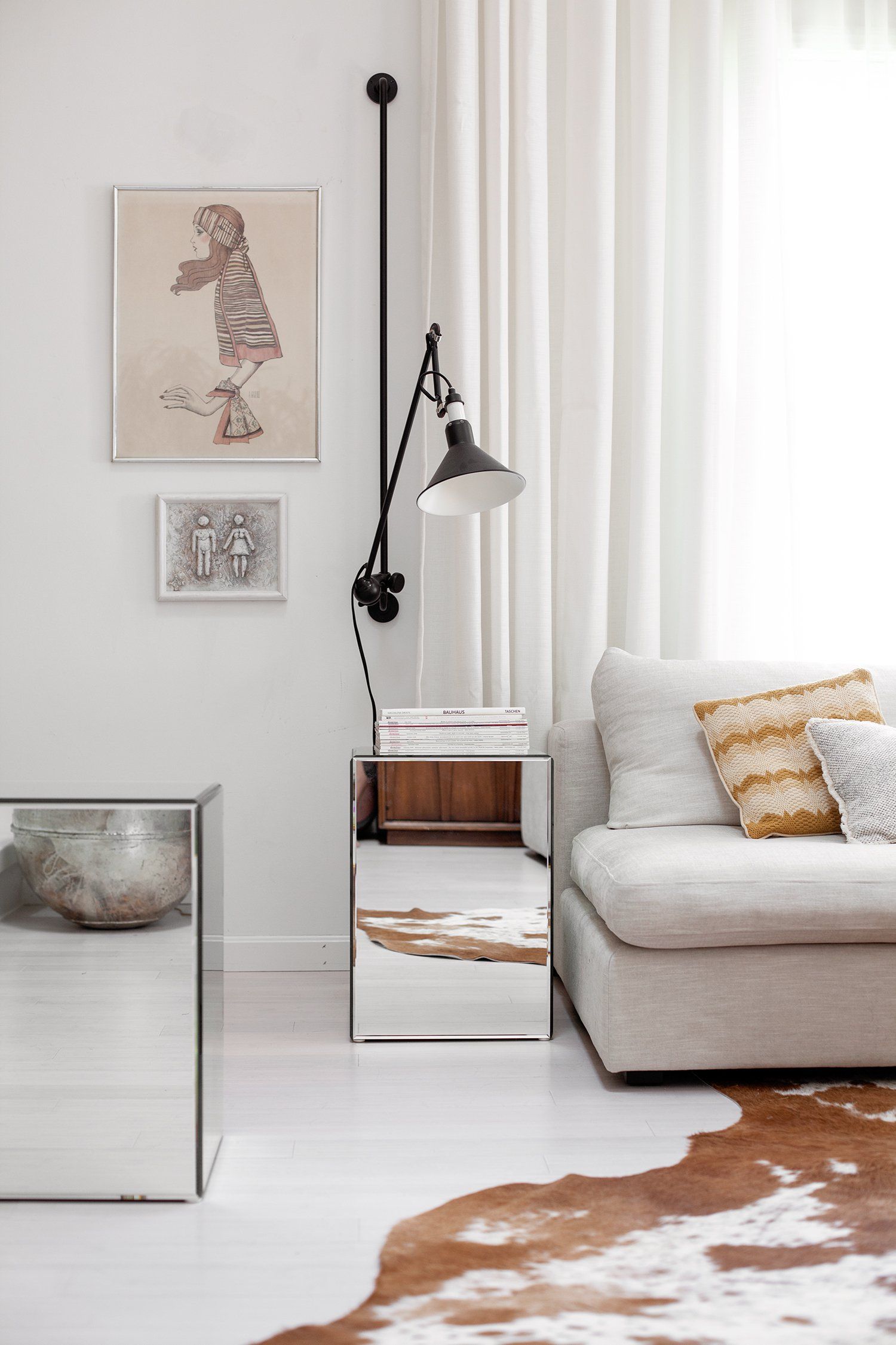 Stylish Mirrored Side Tables to Elevate
Your Living Space
