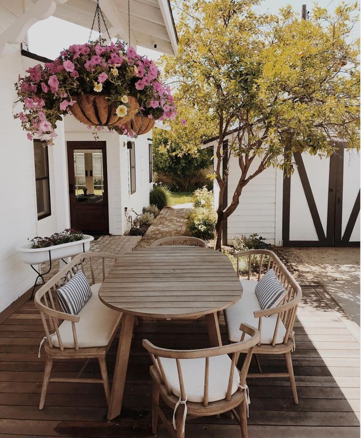 How To Pick The Best Outdoor Dining Set?