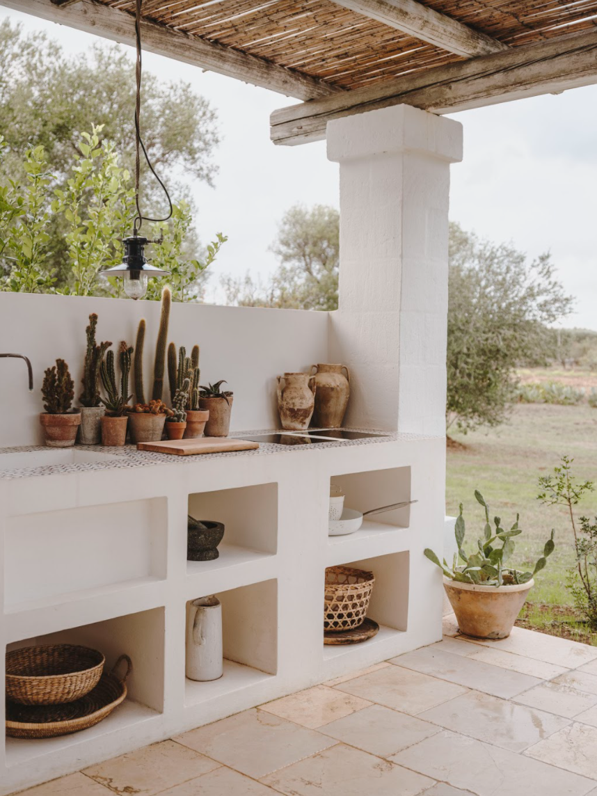 The Benefits of Creating an Outdoor
Kitchen in Your Backyard