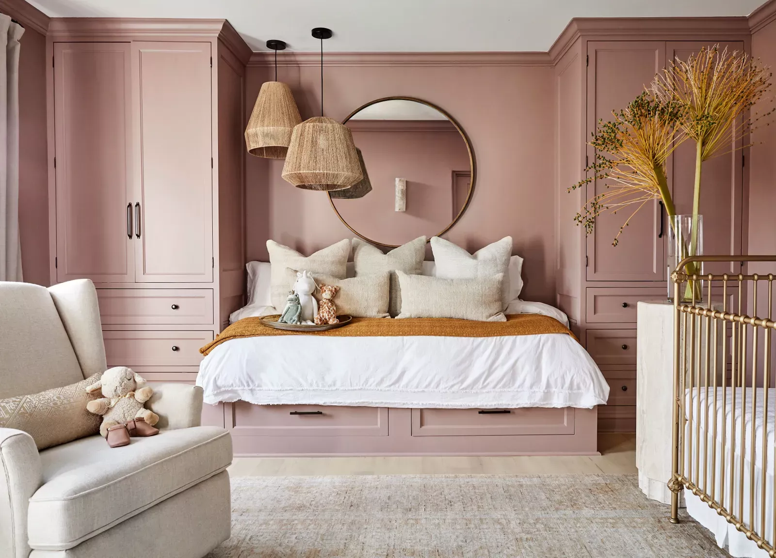 How to Decorate Your Bedroom in Shades of
Pink