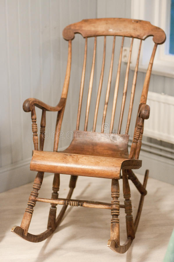 MOTHER’S LAP AT AULT AGE : ROCKING CHAIR