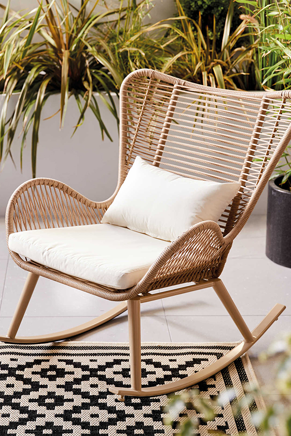 Benefits of Reclining Garden Chairs for
Ultimate Relaxation