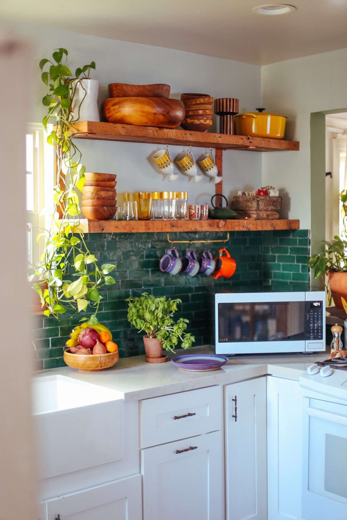 Effective Ways Of Decorating A Small Kitchen