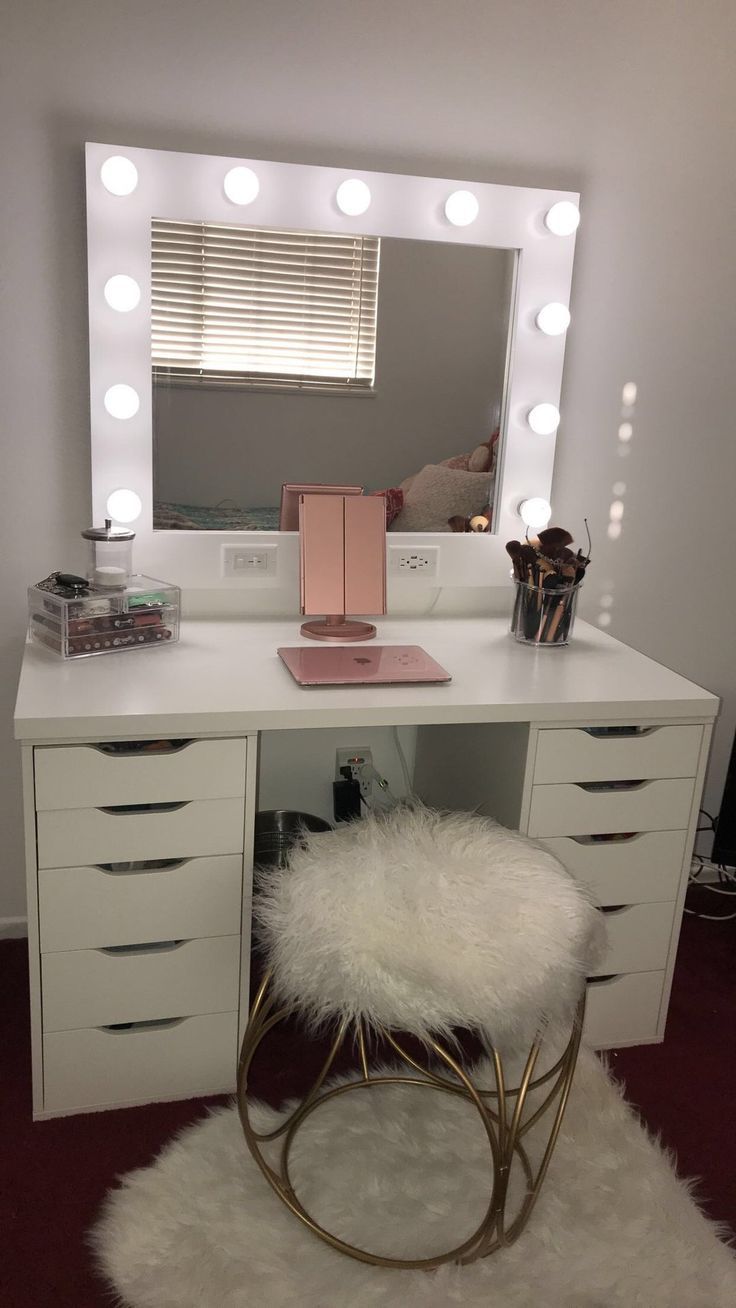 Small Vanity Ideas to Maximize Space in a
Tight Bathroom