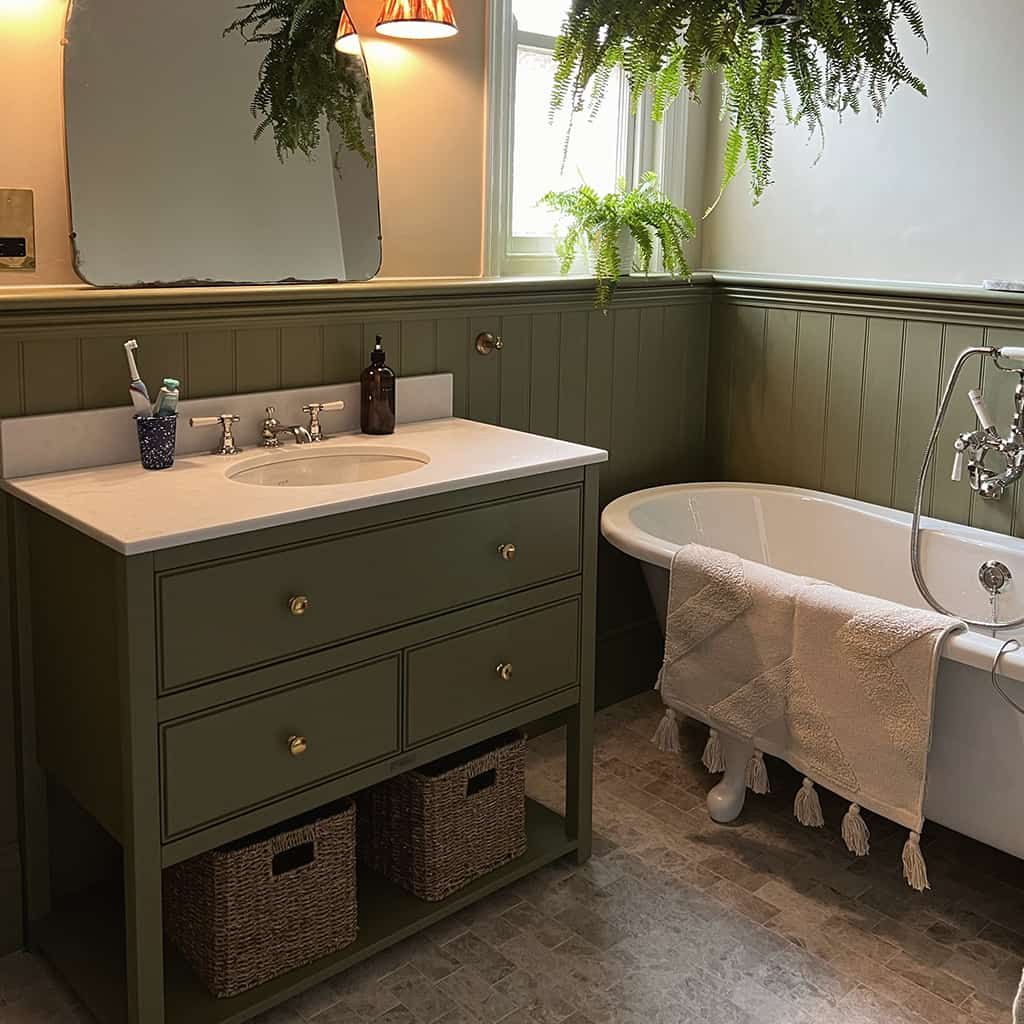 How to Incorporate a Vanity Unit into
Your Bathroom Decor