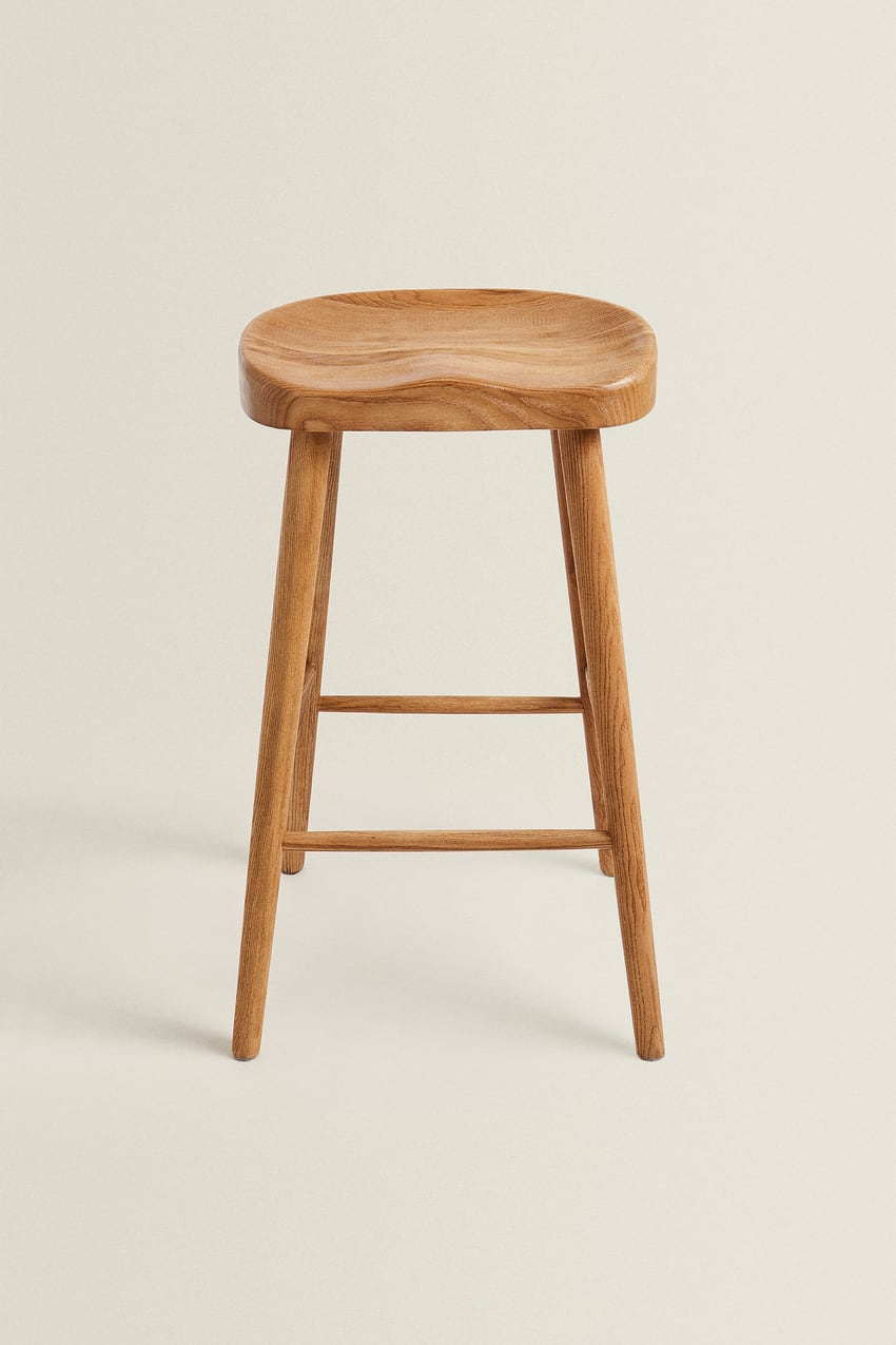 How Wood Bar Stools Add to the  Practicality of Homes