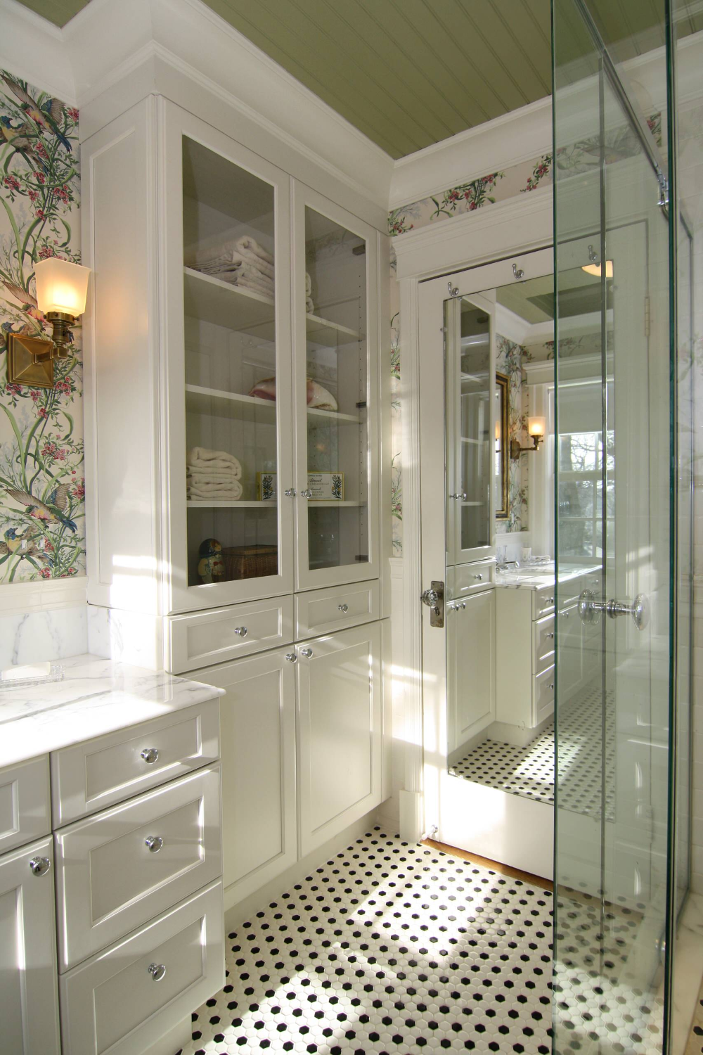 Expert Tips for Choosing the Perfect
Bathroom Linen Cabinet for Your Style and Space
