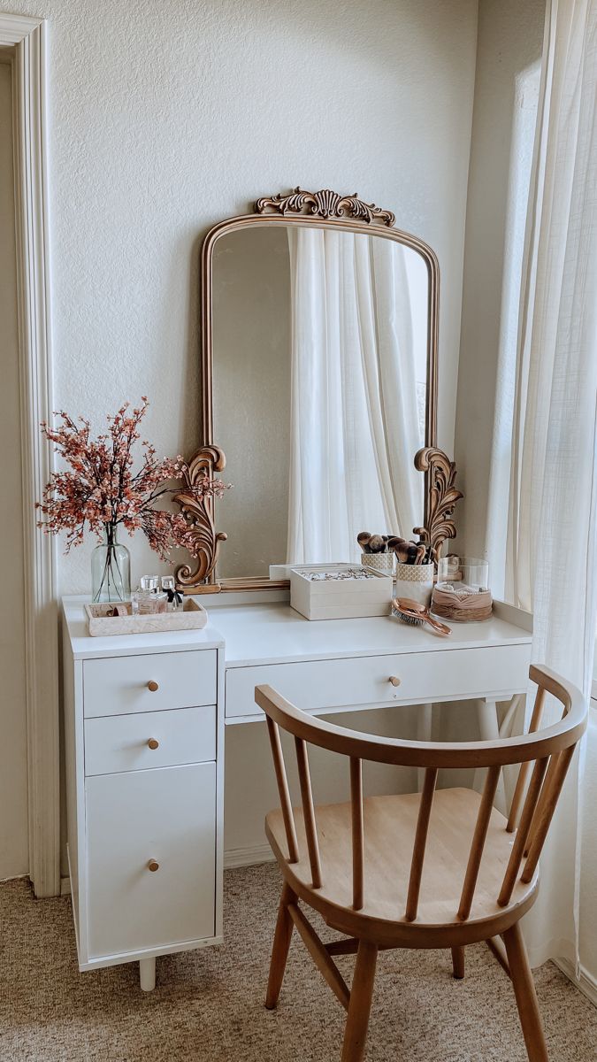 Tips for Creating a Chic and Functional
Bedroom Vanity