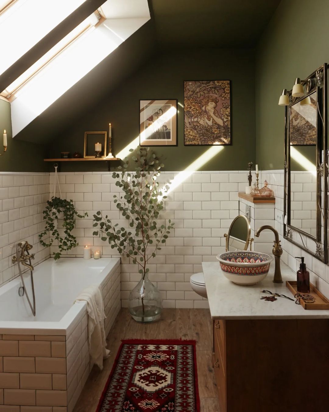 The Ultimate Guide to Choosing the
Perfect Corner Bathroom Cabinet
